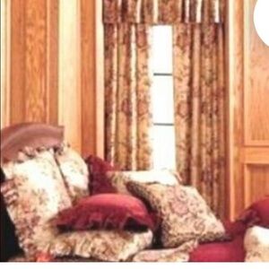 SPECIAL LISTING Ralph Lauren Elegant king size Pillow Cases in Red and Cream